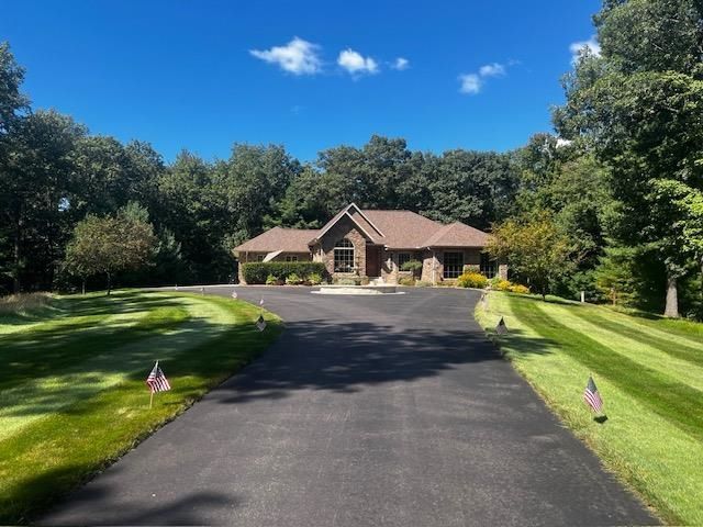 S2051 Park Lane Circle, Reedsburg, WI 53959 Main Photo