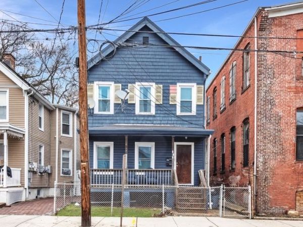 579 Nassau St, Orange, NJ 07050