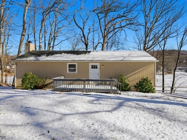 6 Tomahawk Trl, Jefferson, NJ 07849