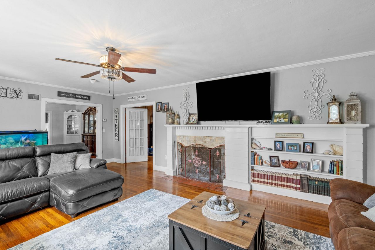 22 Flowers Street Photo 10