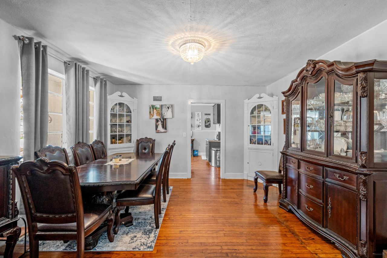 22 Flowers Street Photo 11