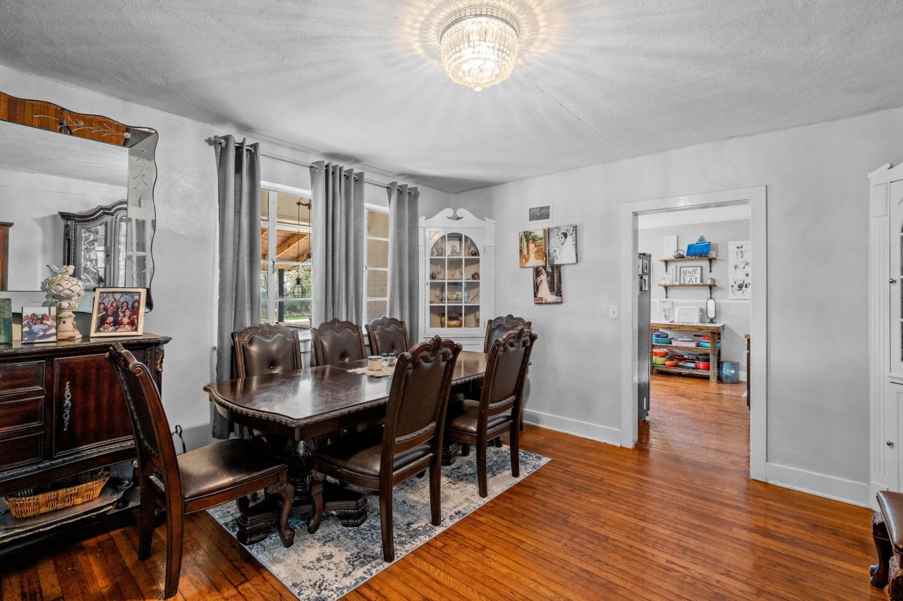 22 Flowers Street Photo 12