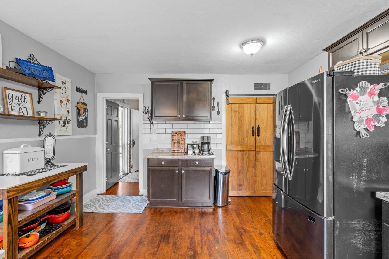 22 Flowers Street Photo 18