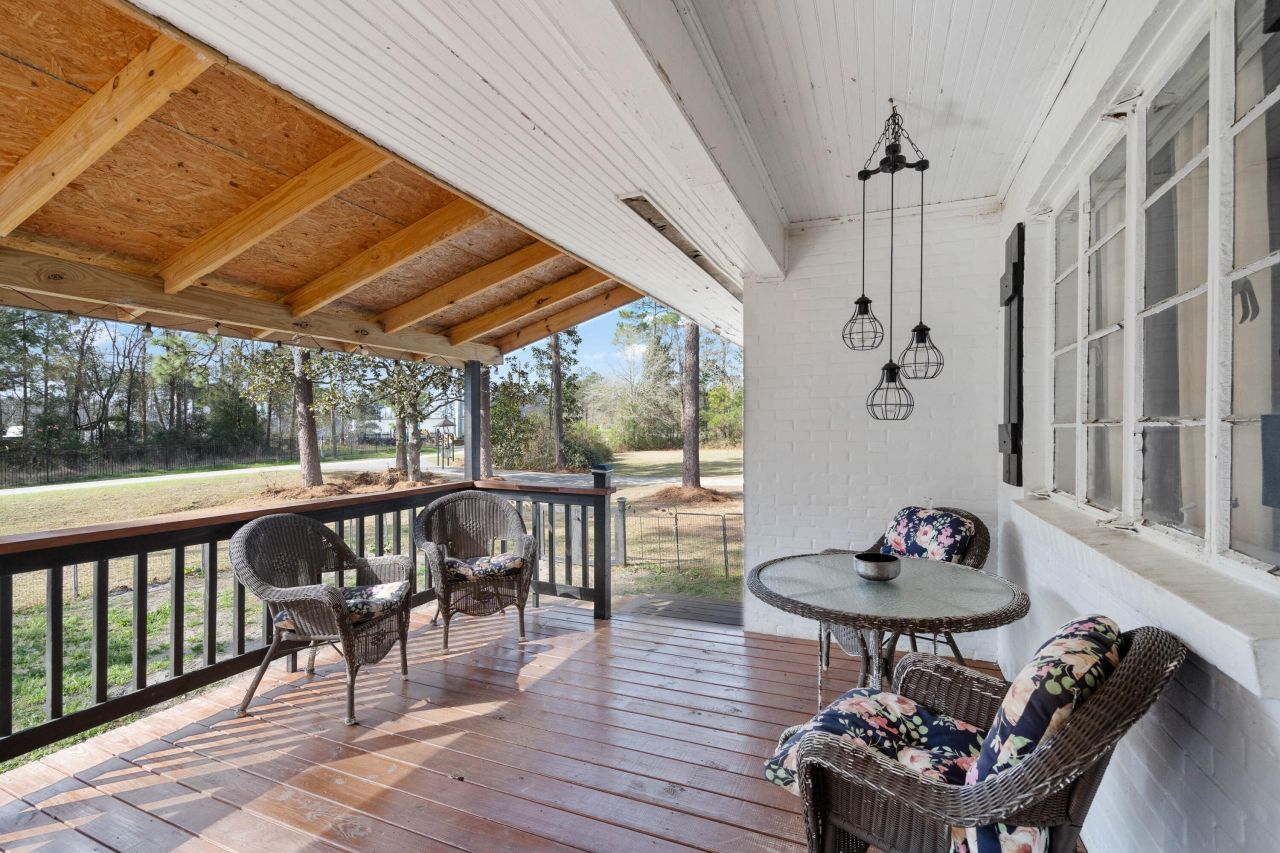 22 Flowers Street Photo 6