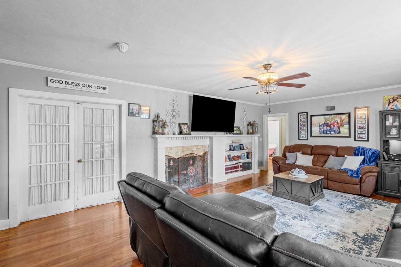 22 Flowers Street Photo 7