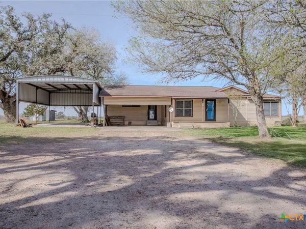 968 State Highway 95 , Yoakum, TX 77995