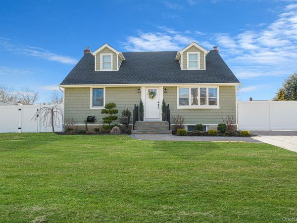 21 Adams Street N, Farmingdale, NY 11735