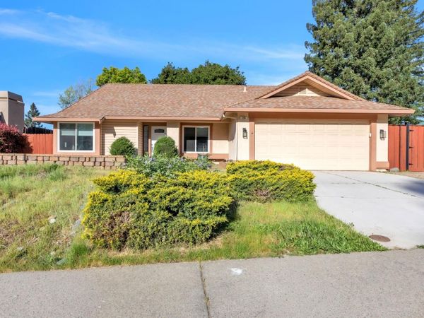 136 Rambling Dr, Folsom, CA 95630