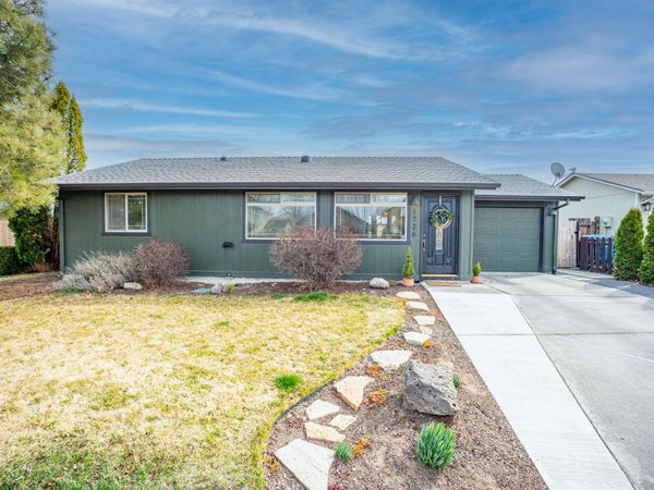 1726 SW 35th Street, Redmond, OR 97756