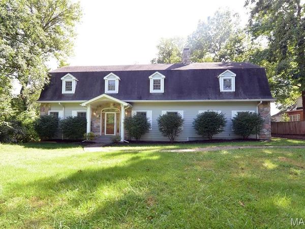 8940 Ladue Road, Ladue, MO 63124