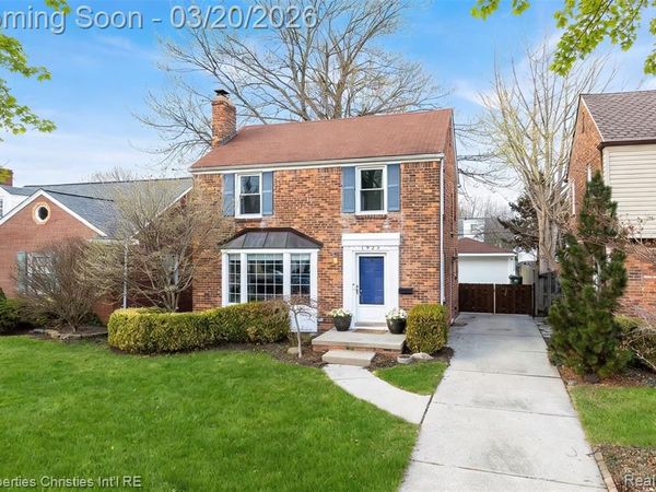 1922 Norwood Drive, Grosse Pointe Woods, MI 48236