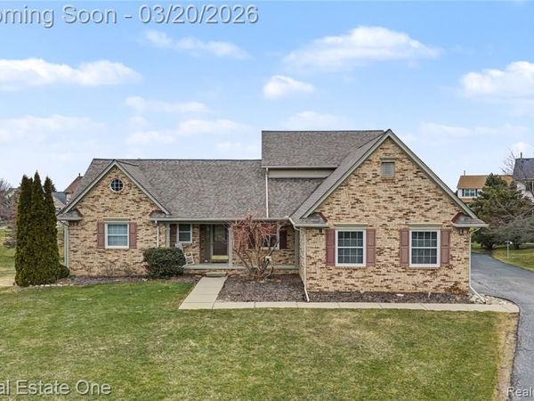 2070 W View Court, Orion Twp, MI 48360