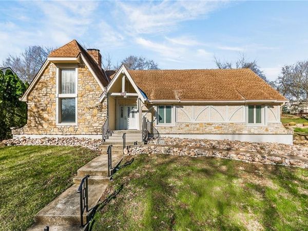 904 Blueberry Lane, Liberty, MO 64068