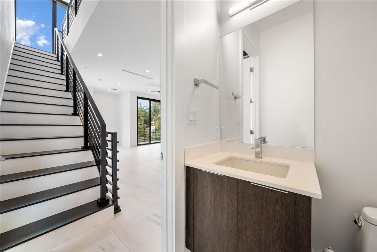 1052 N Victoria Park Road, Fort Lauderdale, FL 33304 Photo