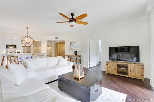 100 Uno Lago Drive, Unit 205, Juno Beach, FL 33408 Photo