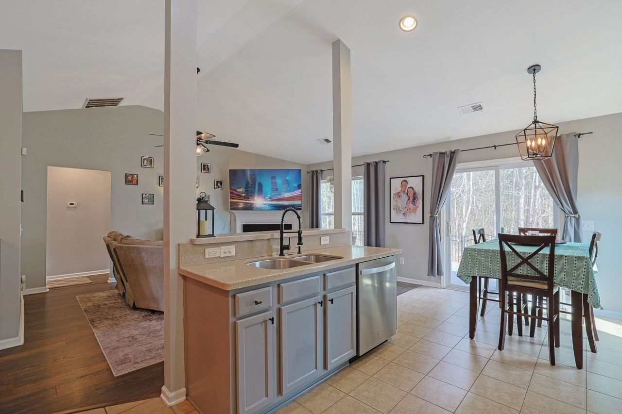 2149 Buxton Dr. Photo 10