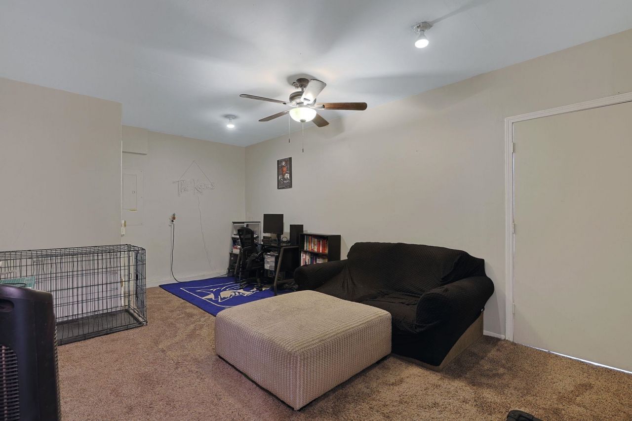 2149 Buxton Dr. Photo 11