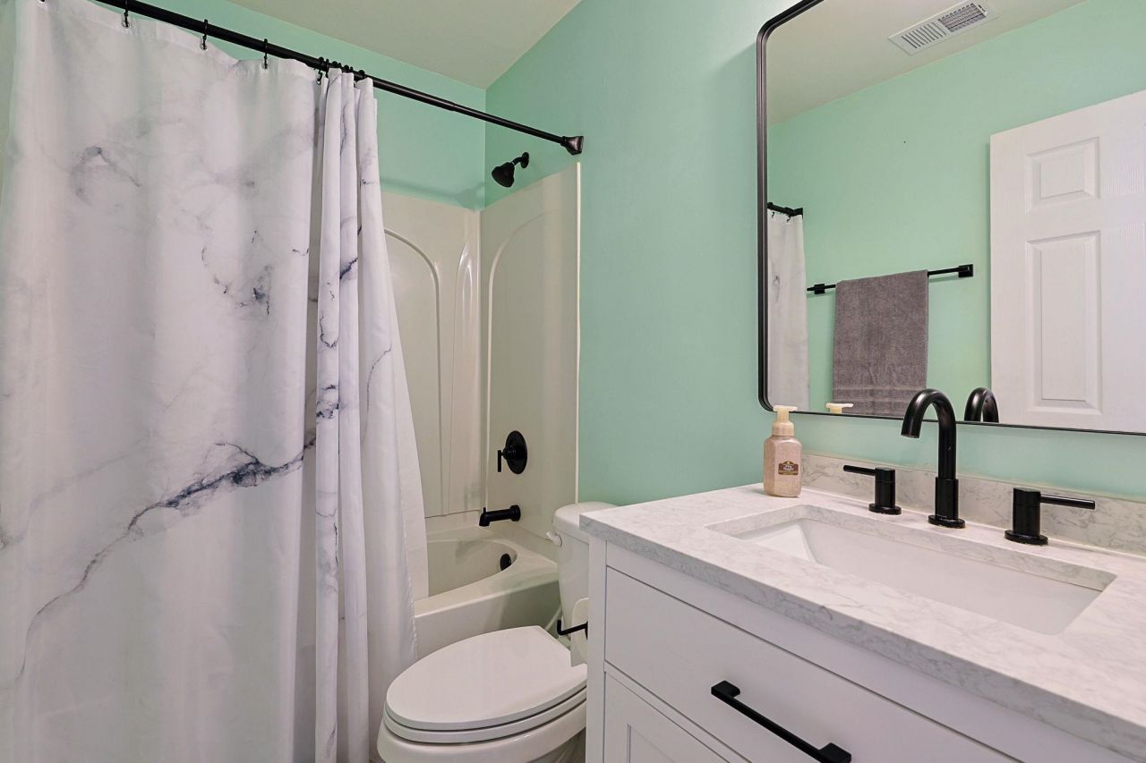 2149 Buxton Dr. Photo 18