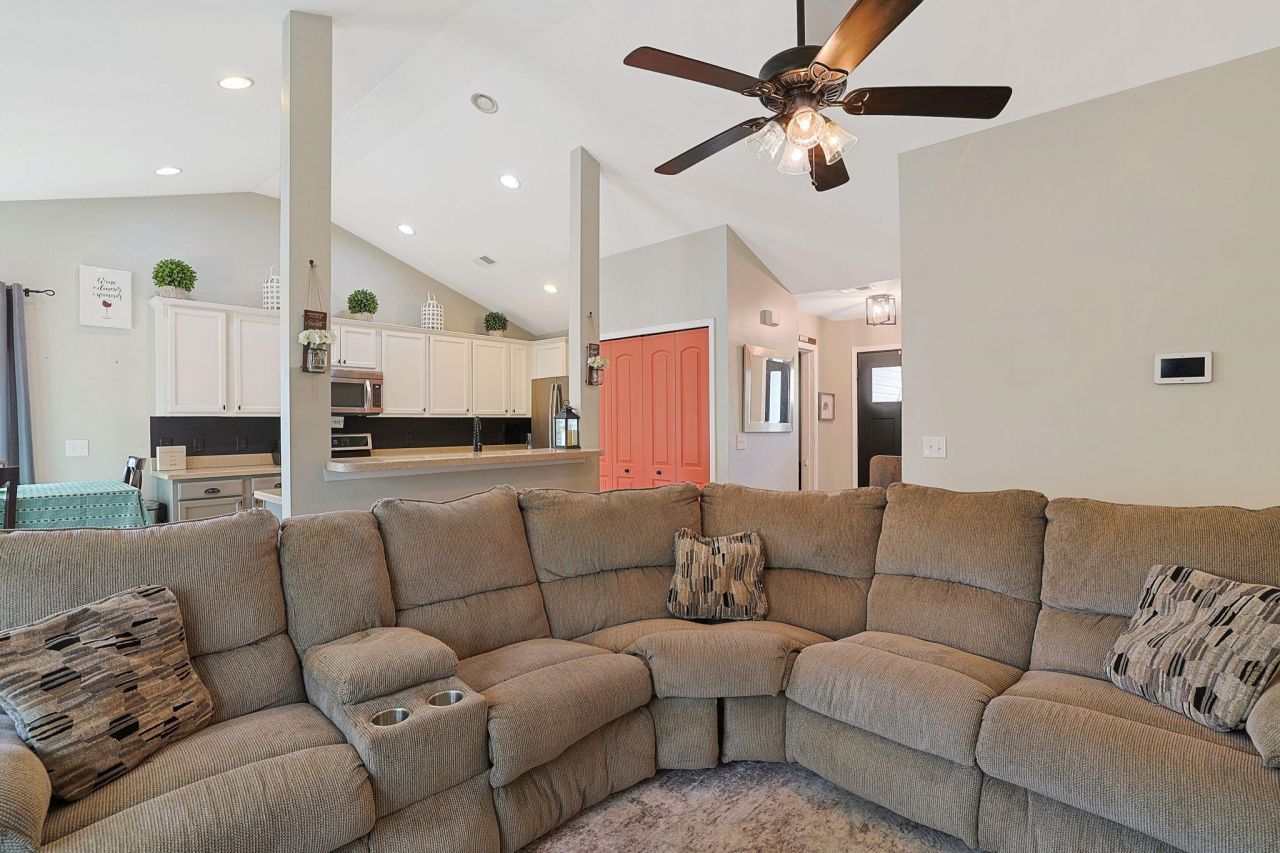 2149 Buxton Dr. Photo 5