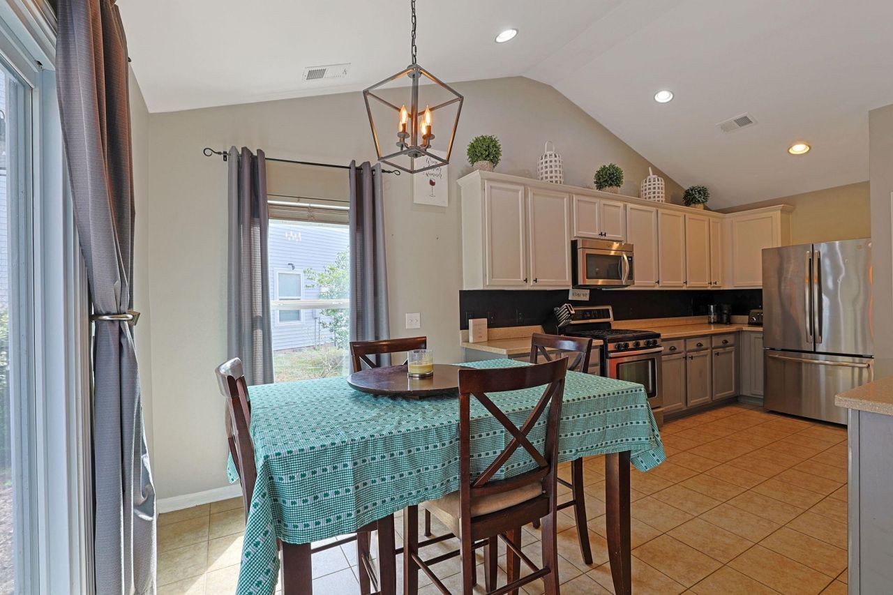 2149 Buxton Dr. Photo 6