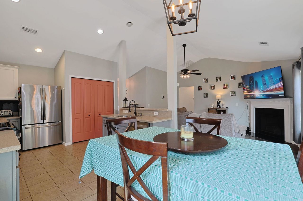 2149 Buxton Dr. Photo 7