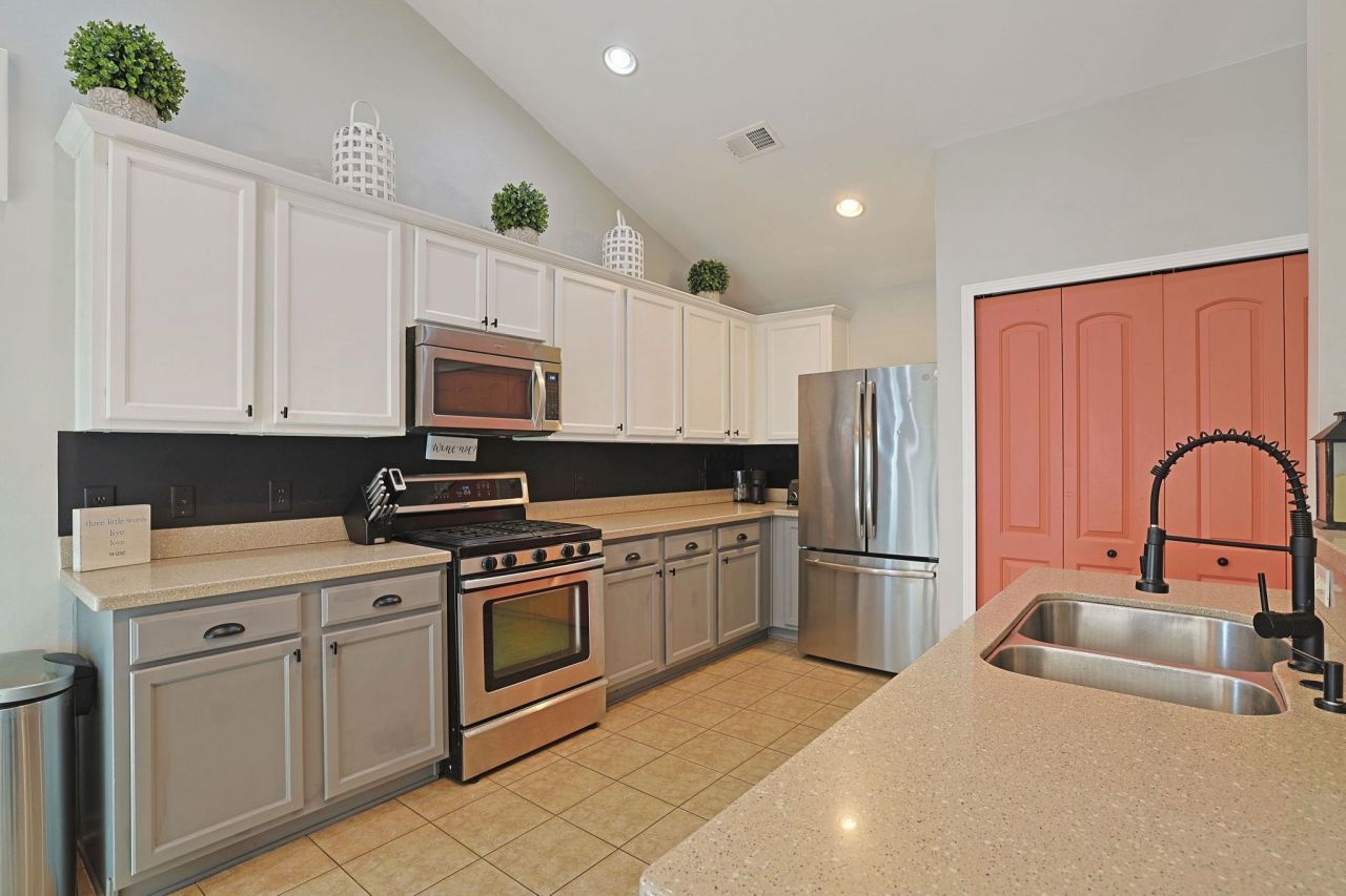 2149 Buxton Dr. Photo 8