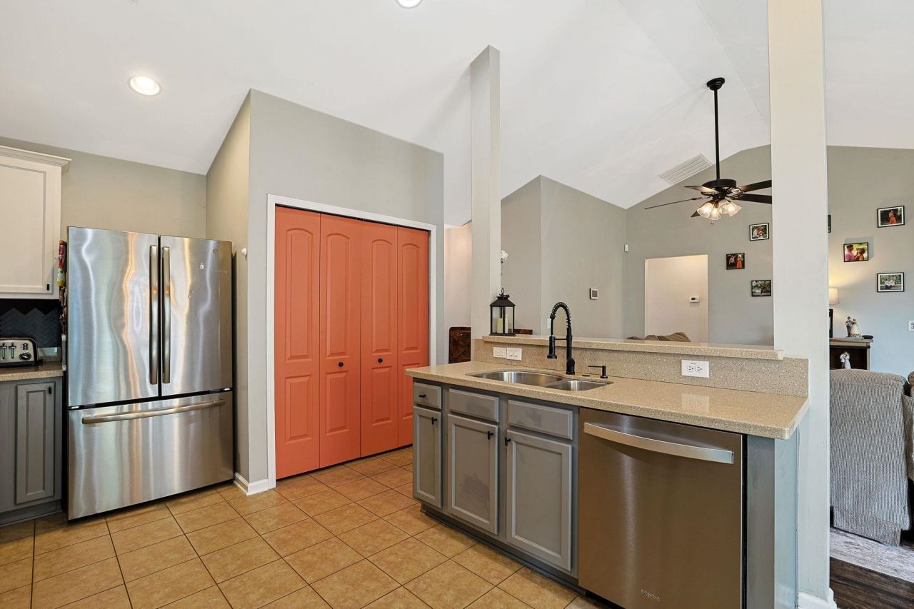 2149 Buxton Dr. Photo 9