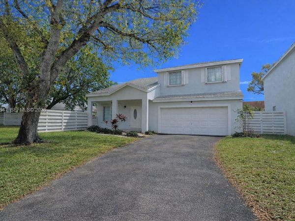 14615 SW 142nd Place Cir , Miami, FL 33186