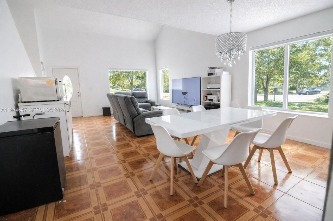 14615 SW 142nd Place Cir , Miami, FL 33186 Photo