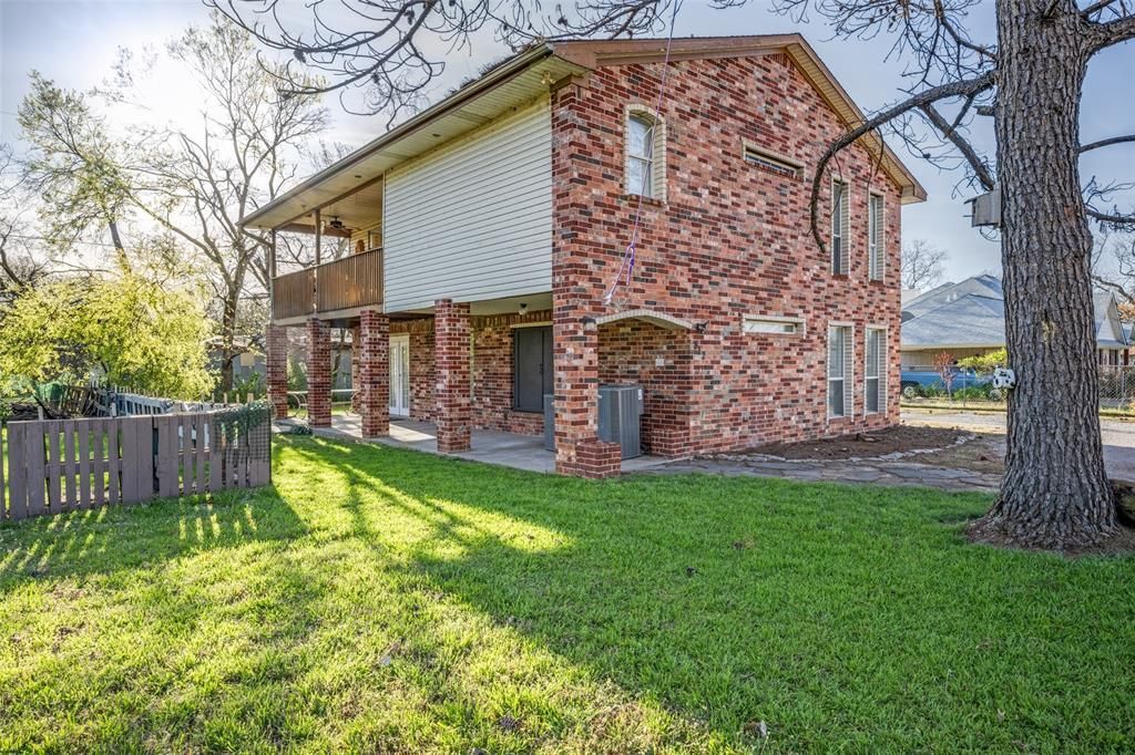 812 Driftwood Drive, Shady Shores, TX 76208 Main Photo