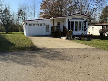 16 West Canyon, Hamburg, NY 14075