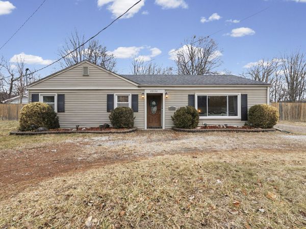 29550 Bretton, Livonia, MI 48152