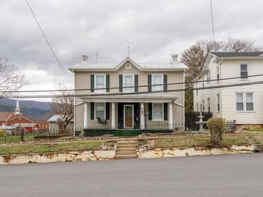 309 VIRGINIA AVE, SHENANDOAH, VA 22849