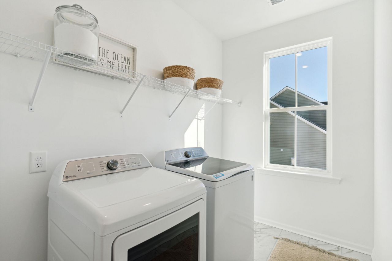 1033 Adirondack Drive Photo 32