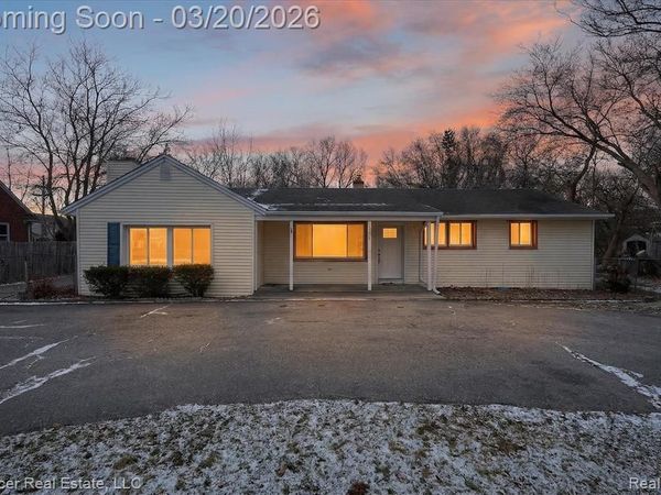 1336 E Long Lake Road, Troy, MI 48085