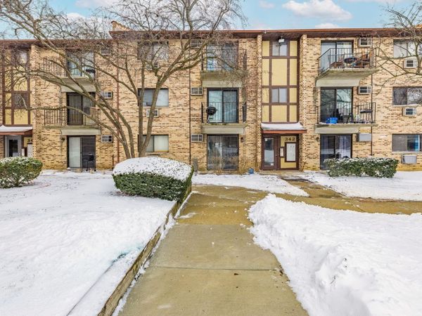 342 Klein Creek Court , Unit 5E, Carol Stream, IL 60188