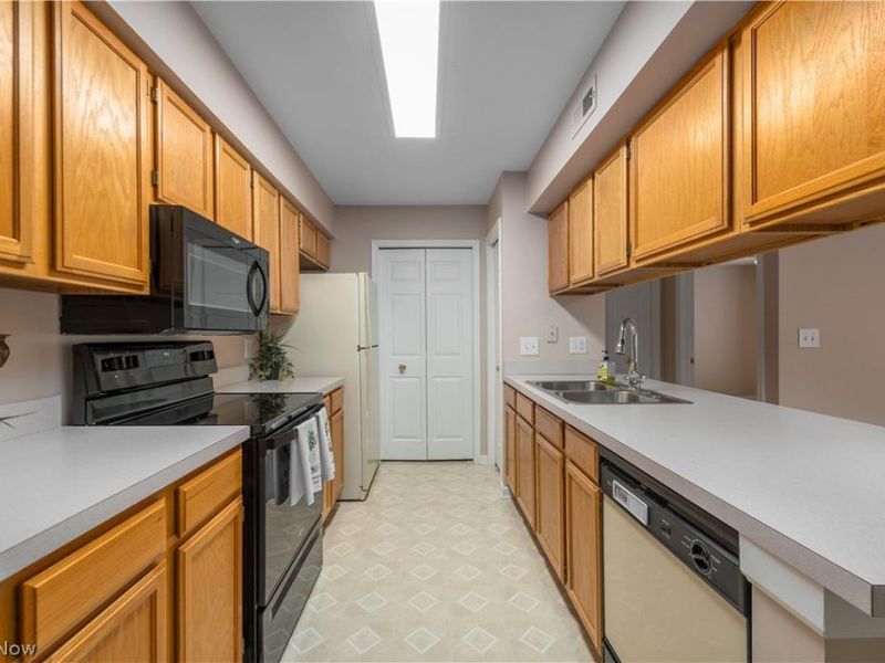 22550 Lenox Drive, Fairview Park, OH 44126 Photo 20