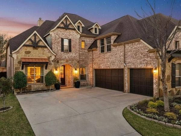 810 Senna Drive, Lantana, TX 76226