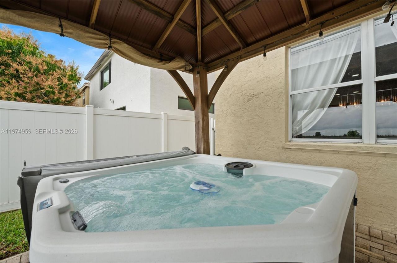 15562 SW 54th Ct, Miramar, FL 33027 Photo