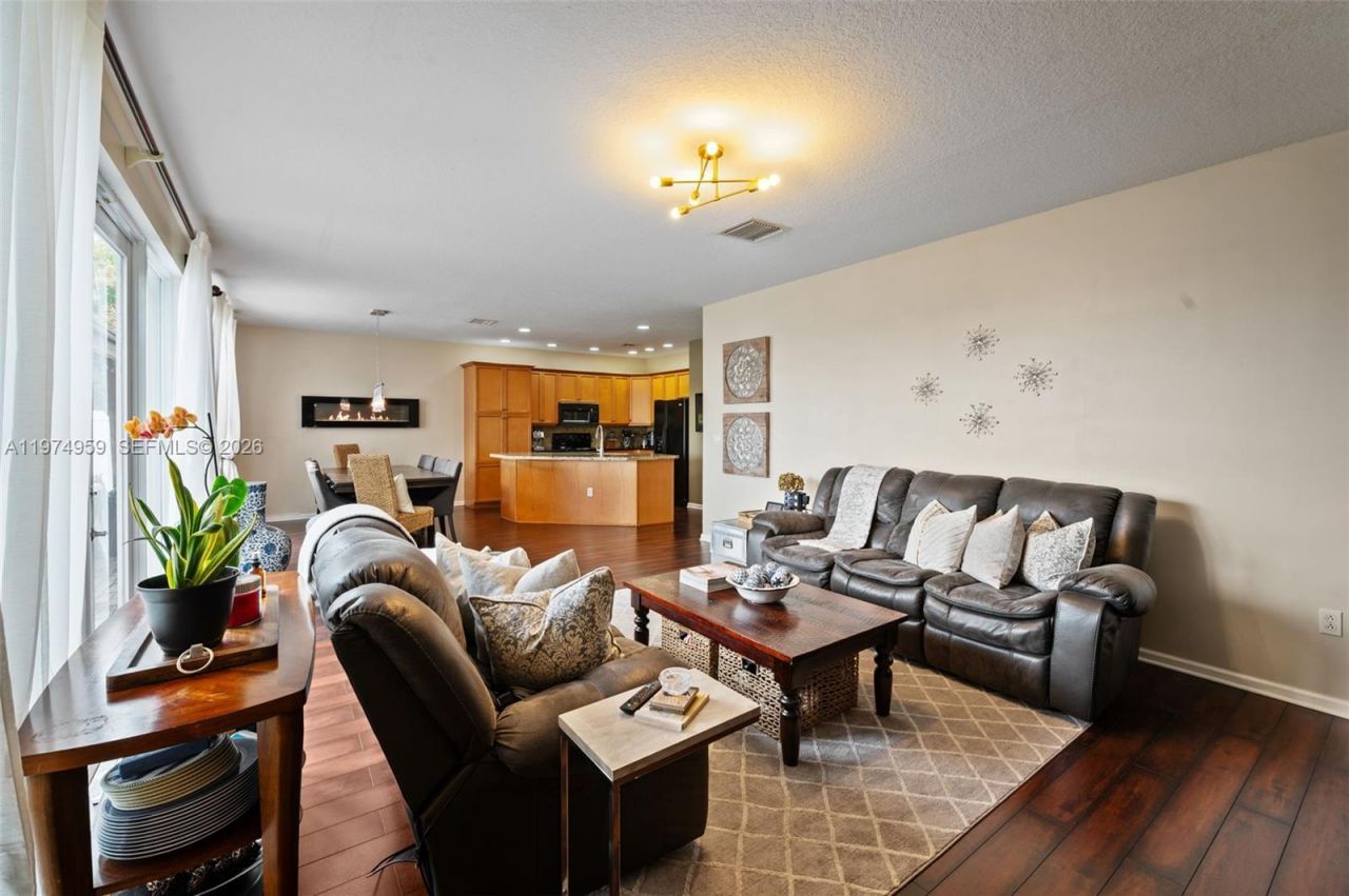 15562 SW 54th Ct, Miramar, FL 33027 Photo