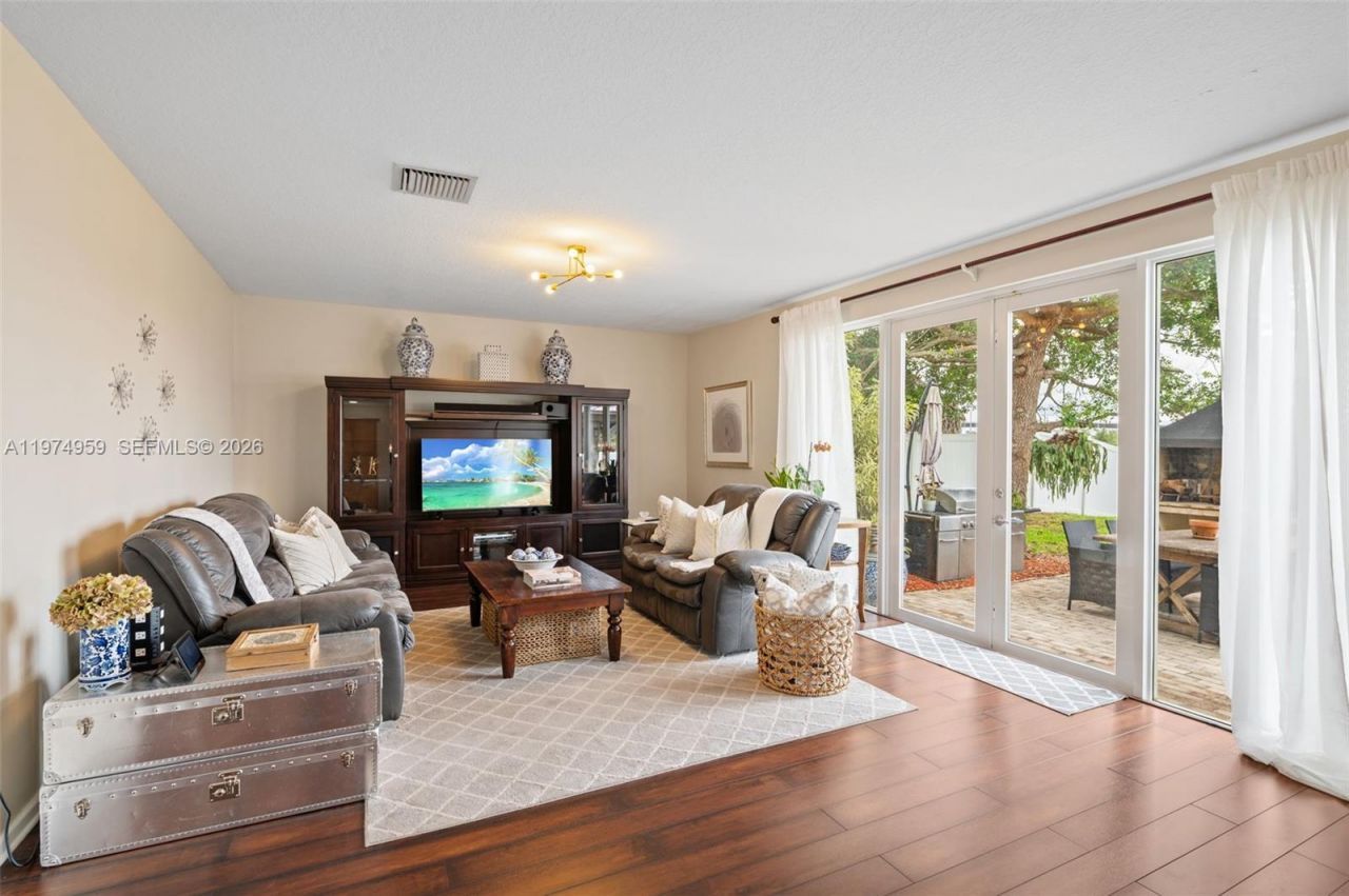 15562 SW 54th Ct, Miramar, FL 33027 Photo