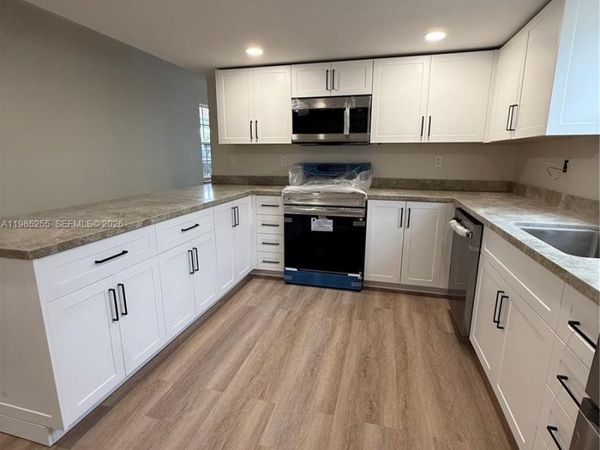 370 Flagami Blvd , Miami, FL 33144