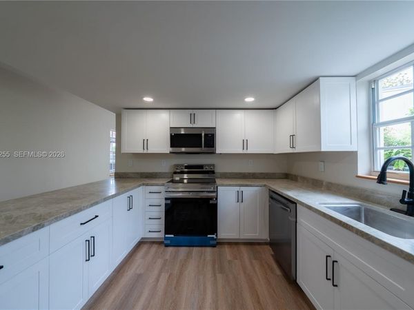 370 Flagami Blvd, Miami, FL 33144