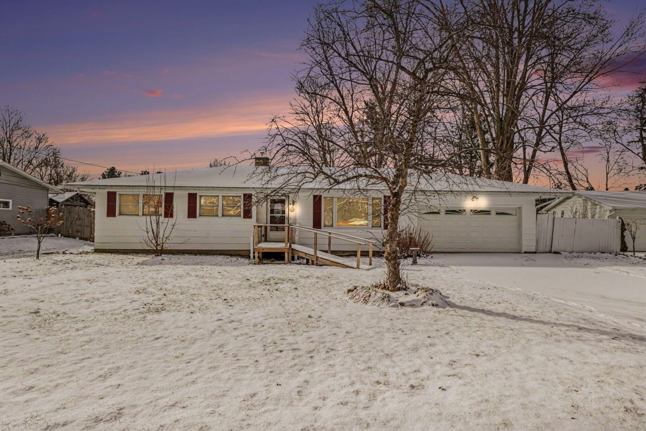 816 Forest Street, Marshall, MI 49068 Main Photo