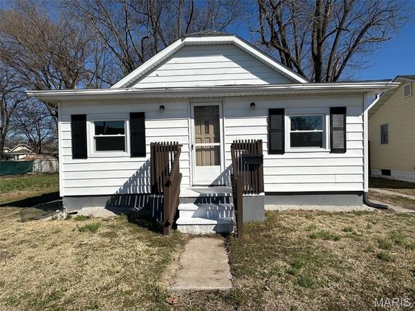 812 Cherry Street , East Alton, IL 62024