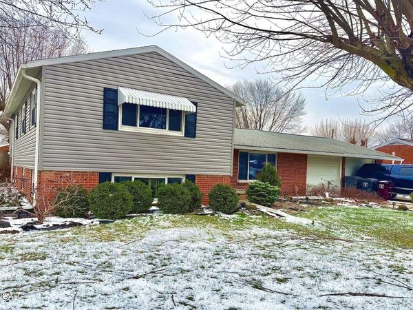 2224 N Metcalf Street, Lima, OH 45801