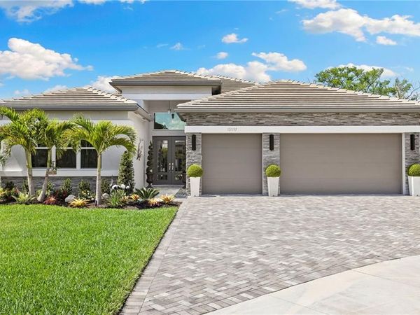 12097 Eucalyptus WAY, NAPLES, Fl 34120