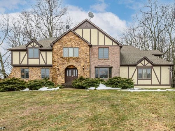 3 Tara Ct, Hardwick, NJ 07825