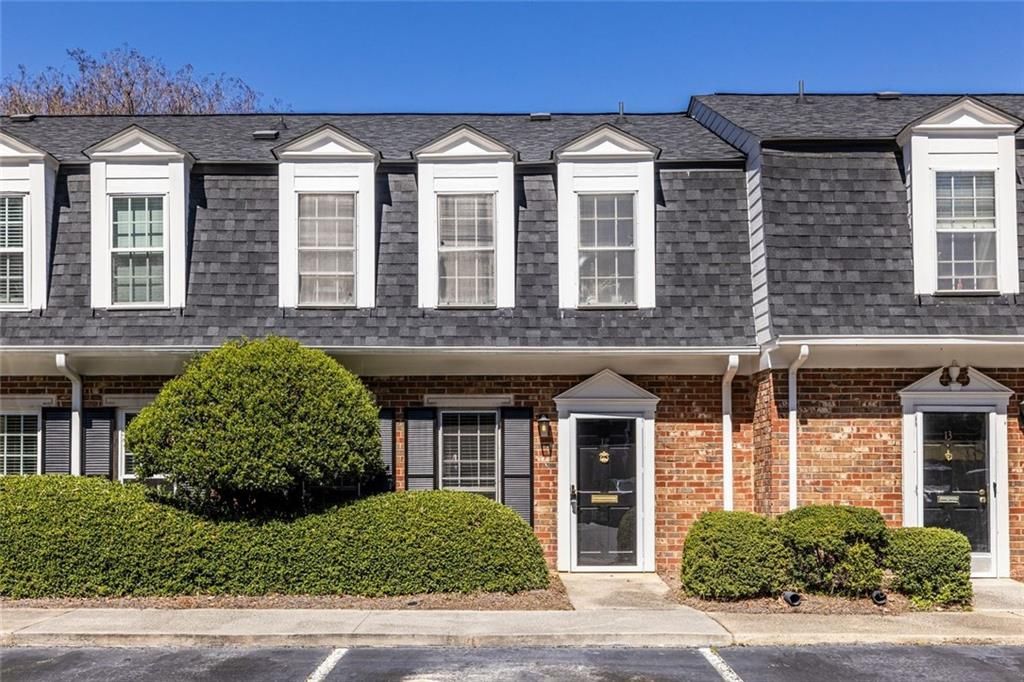 12 Bassett Hall Place Nw, Atlanta, GA 30318 Main Photo