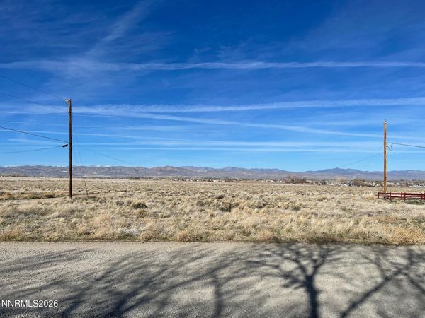 17 Overland Street, Yerington, NV 89447
